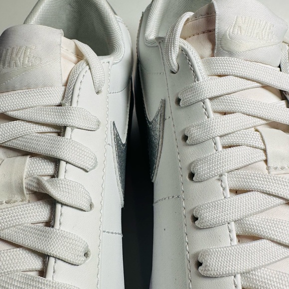 NIKE WOMEN'S BLAZER LOW PLATFORM Sneakers - Picture 2 of 7